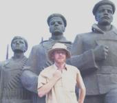 Stew Green with a workers  statue in Russia